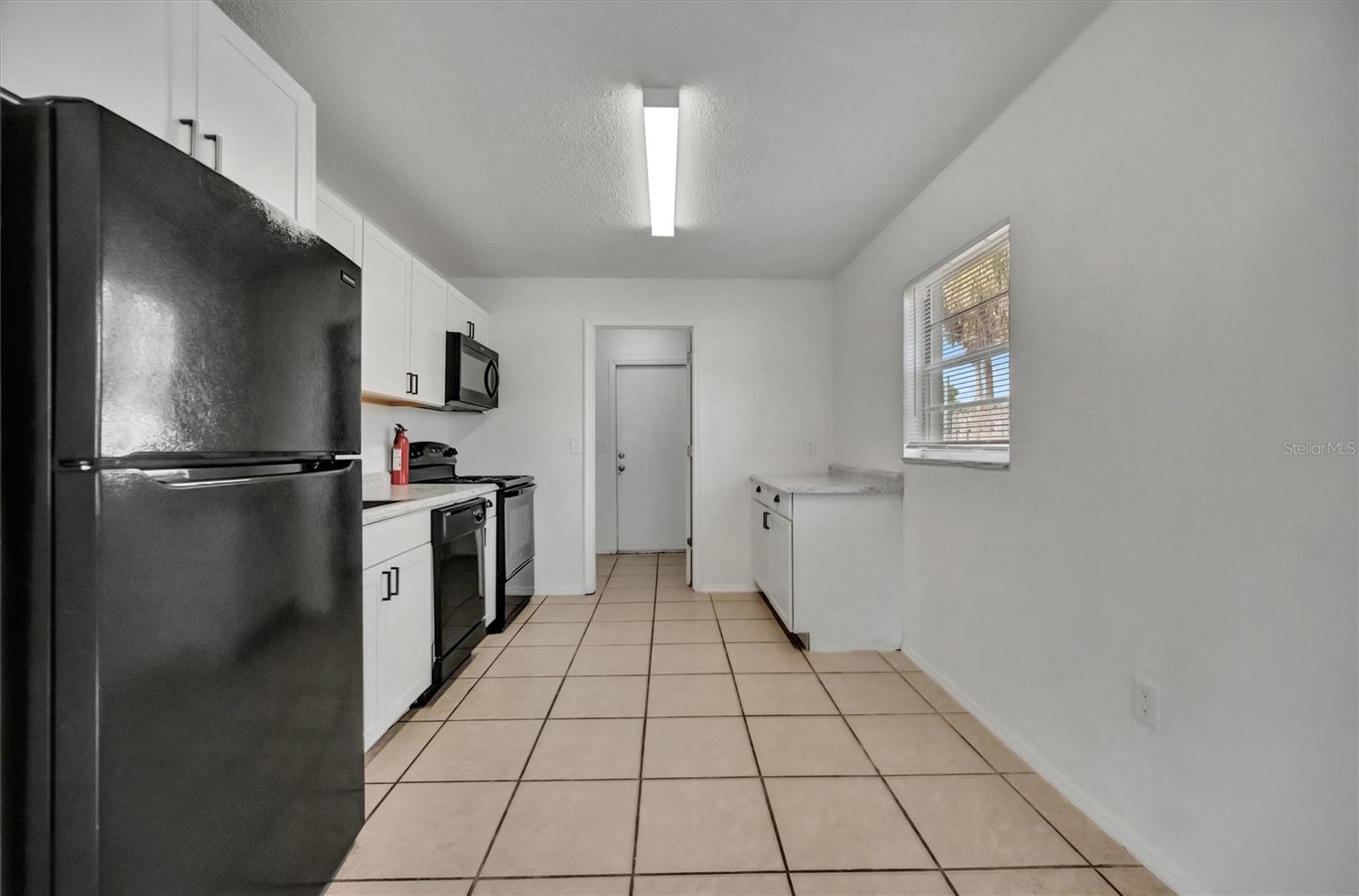 Listing photo id 14 for 416 40th Street E