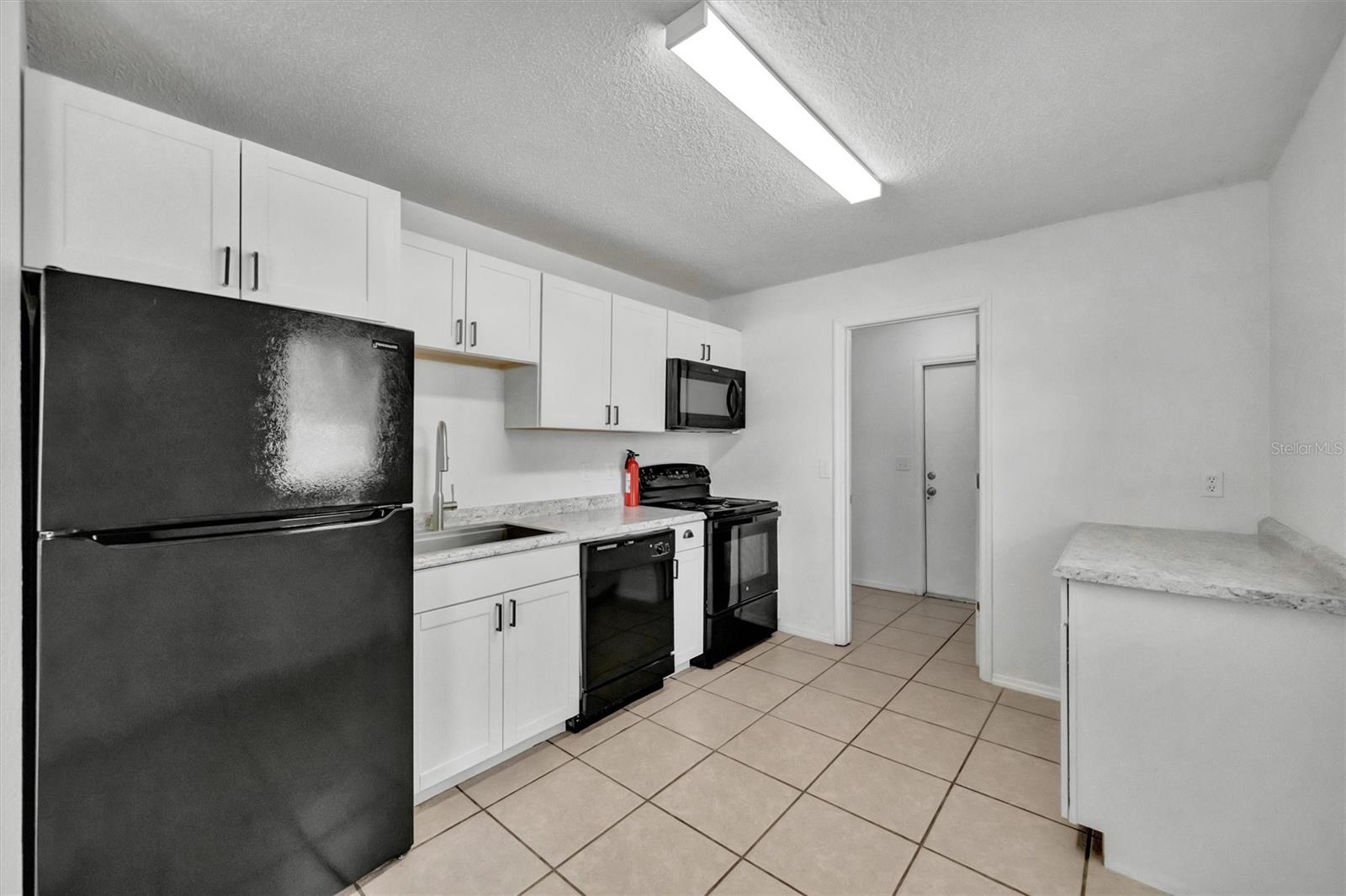 Listing photo id 15 for 416 40th Street E