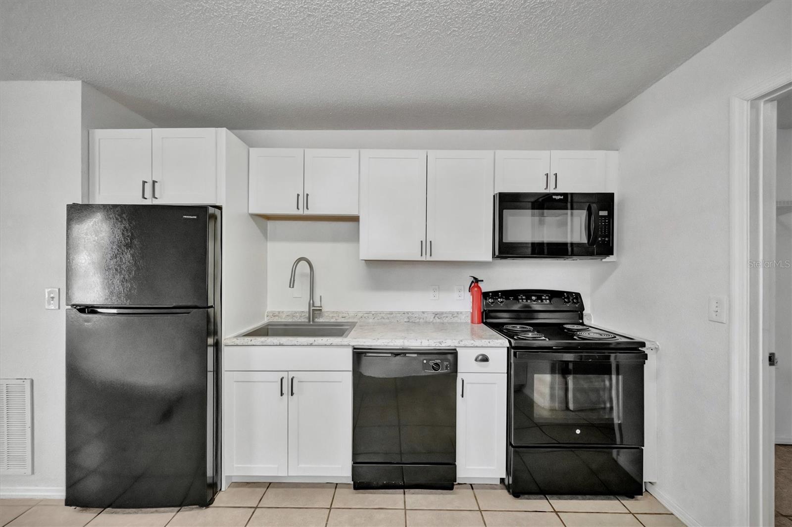 Listing photo id 16 for 416 40th Street E