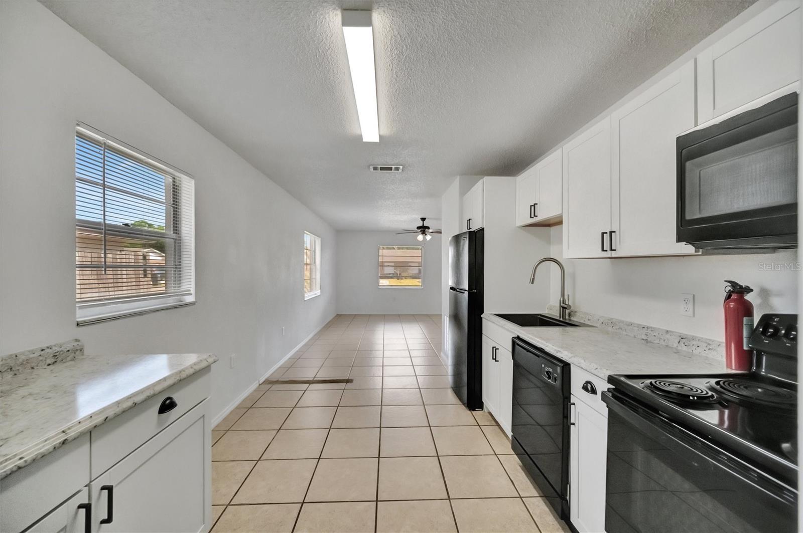 Listing photo id 17 for 416 40th Street E