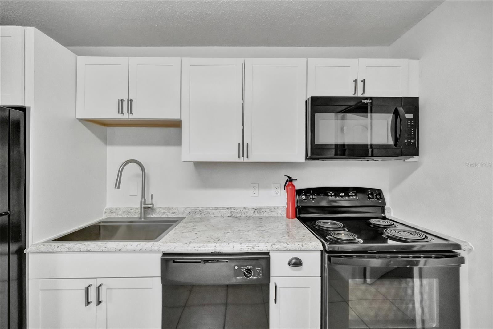 Listing photo id 18 for 416 40th Street E