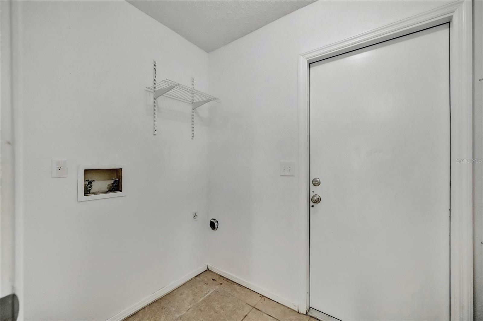 Listing photo id 19 for 416 40th Street E