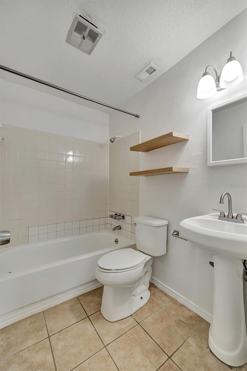 Listing photo id 22 for 416 40th Street E