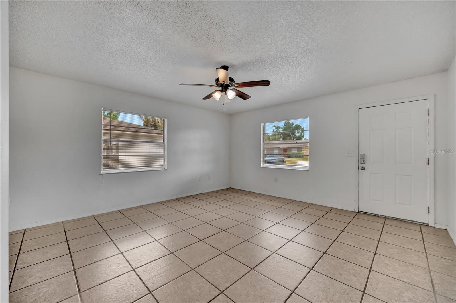 Listing photo id 23 for 416 40th Street E