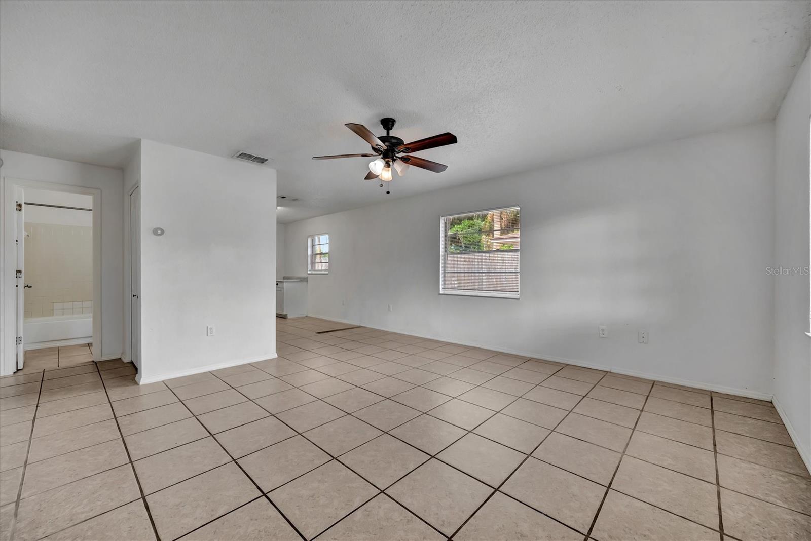 Listing photo id 24 for 416 40th Street E