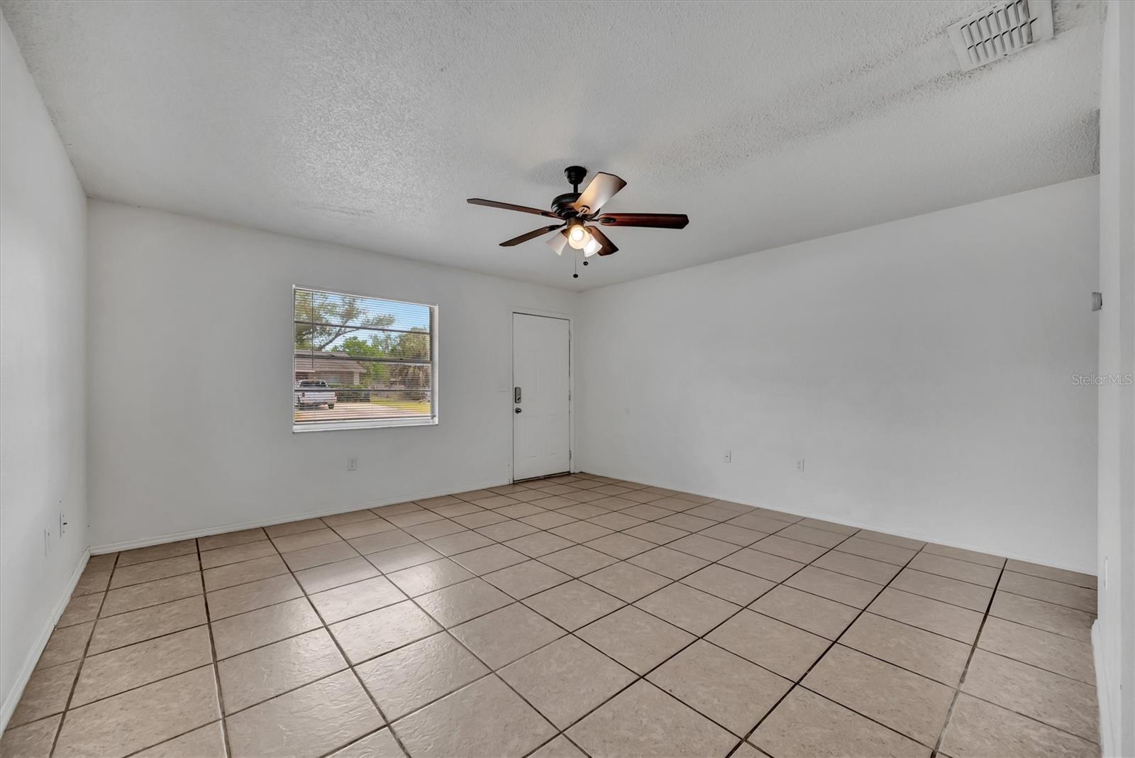 Listing photo id 26 for 416 40th Street E