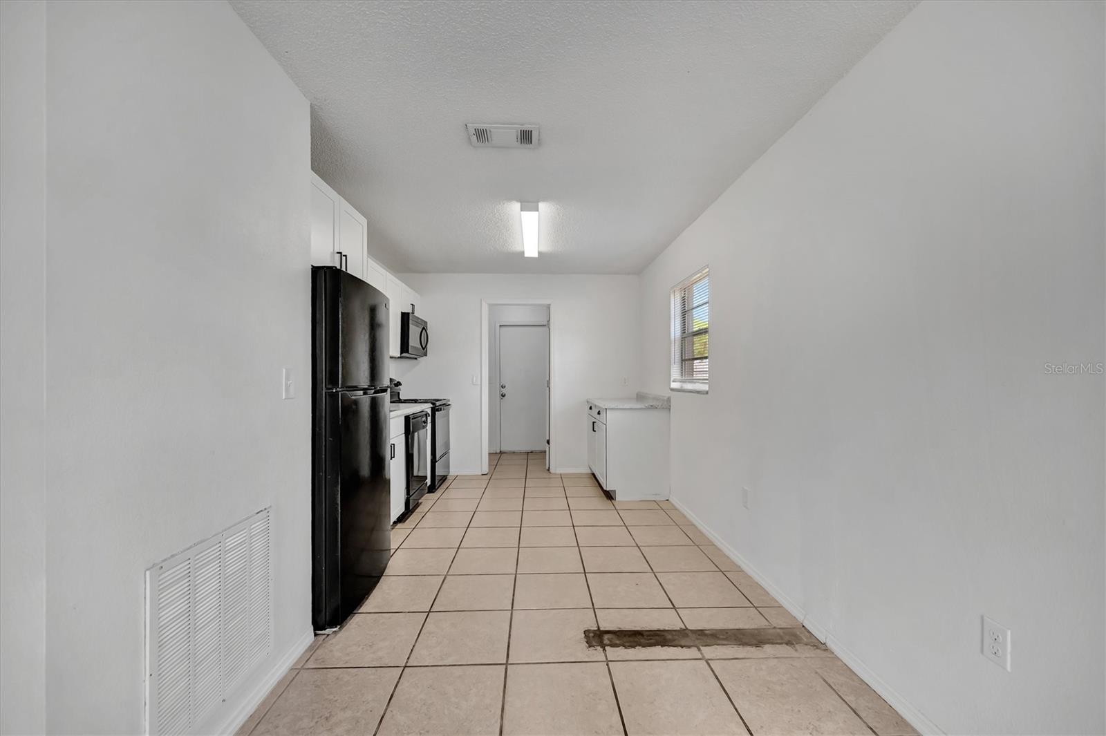 Listing photo id 27 for 416 40th Street E