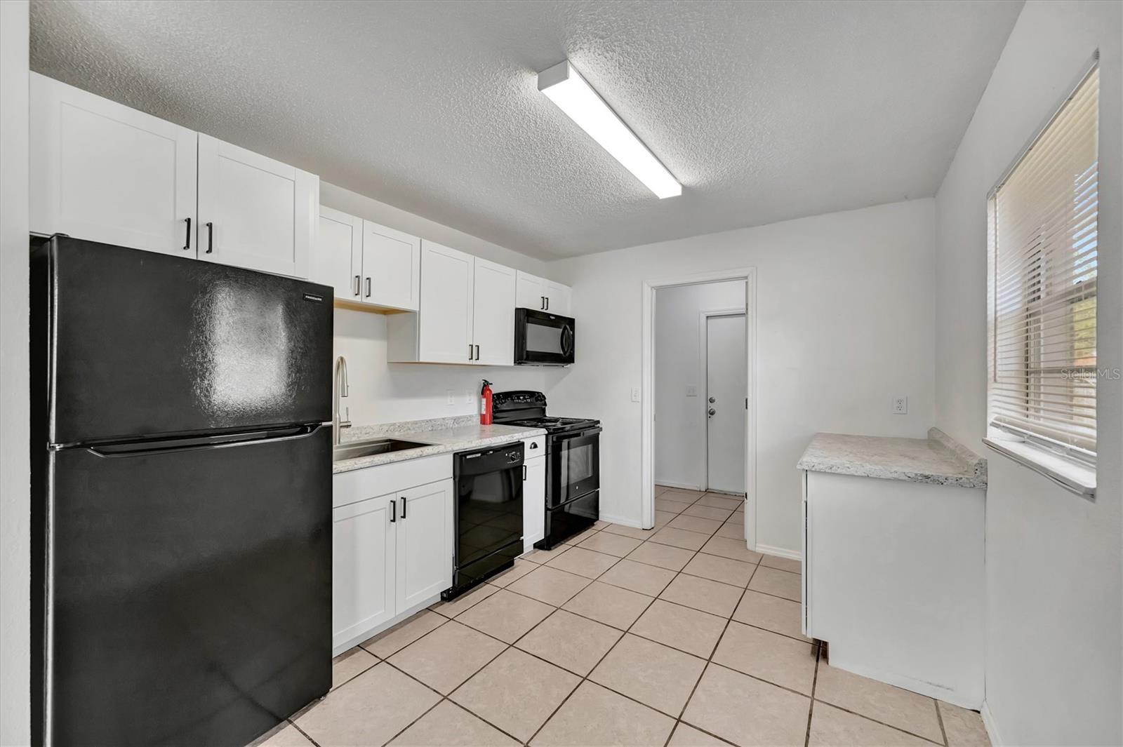 Listing photo id 28 for 416 40th Street E