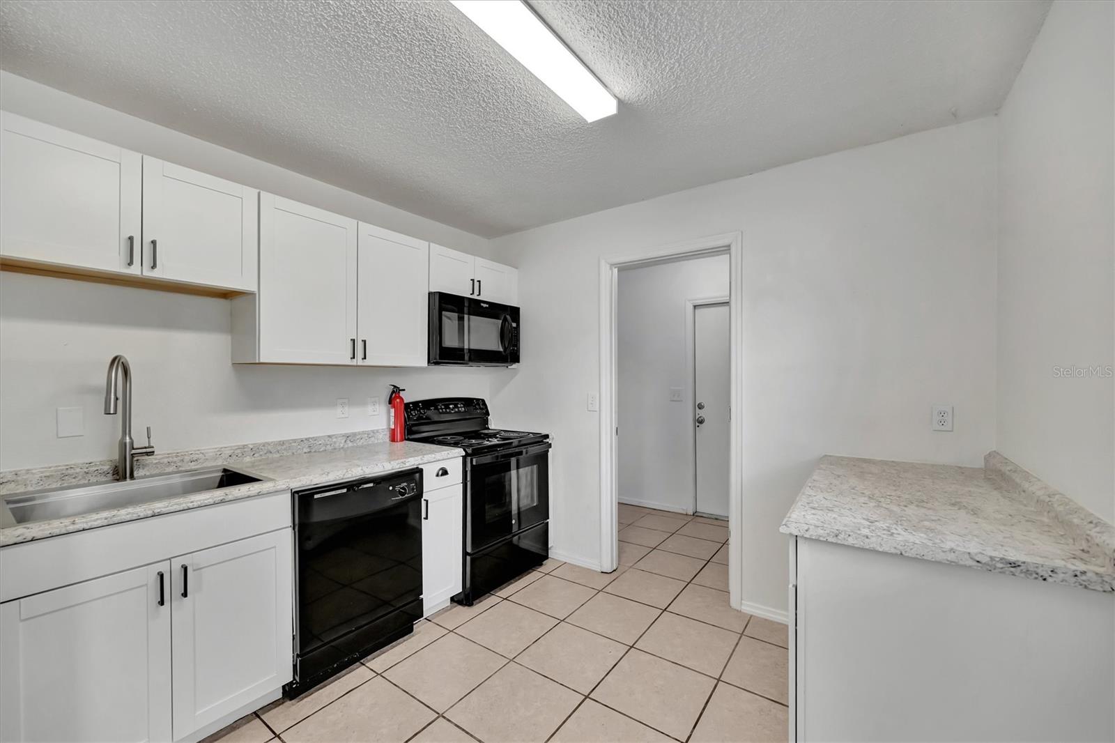 Listing photo id 29 for 416 40th Street E