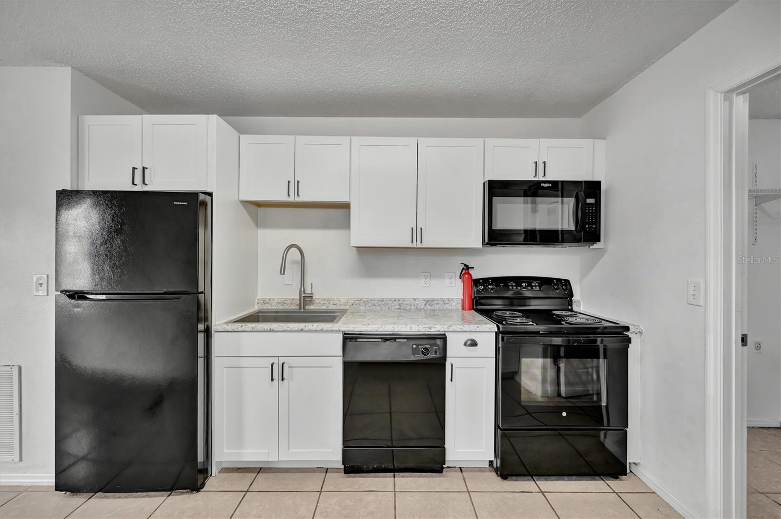 Listing photo id 30 for 416 40th Street E