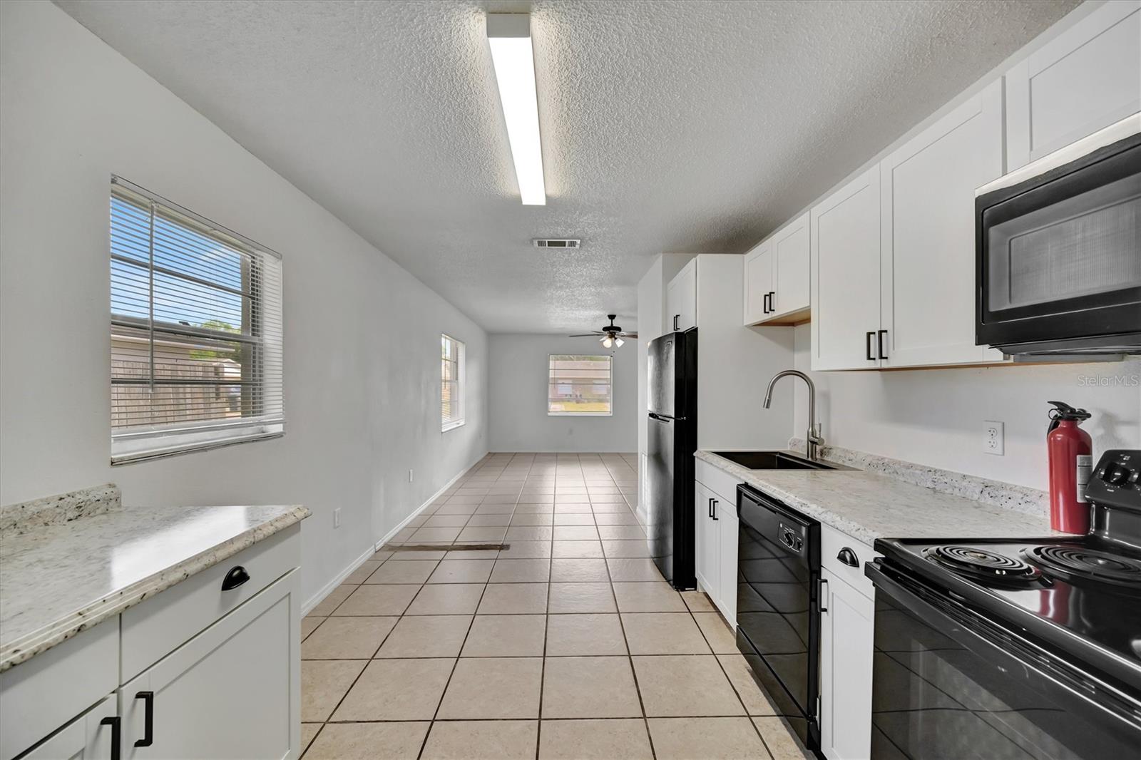 Listing photo id 31 for 416 40th Street E