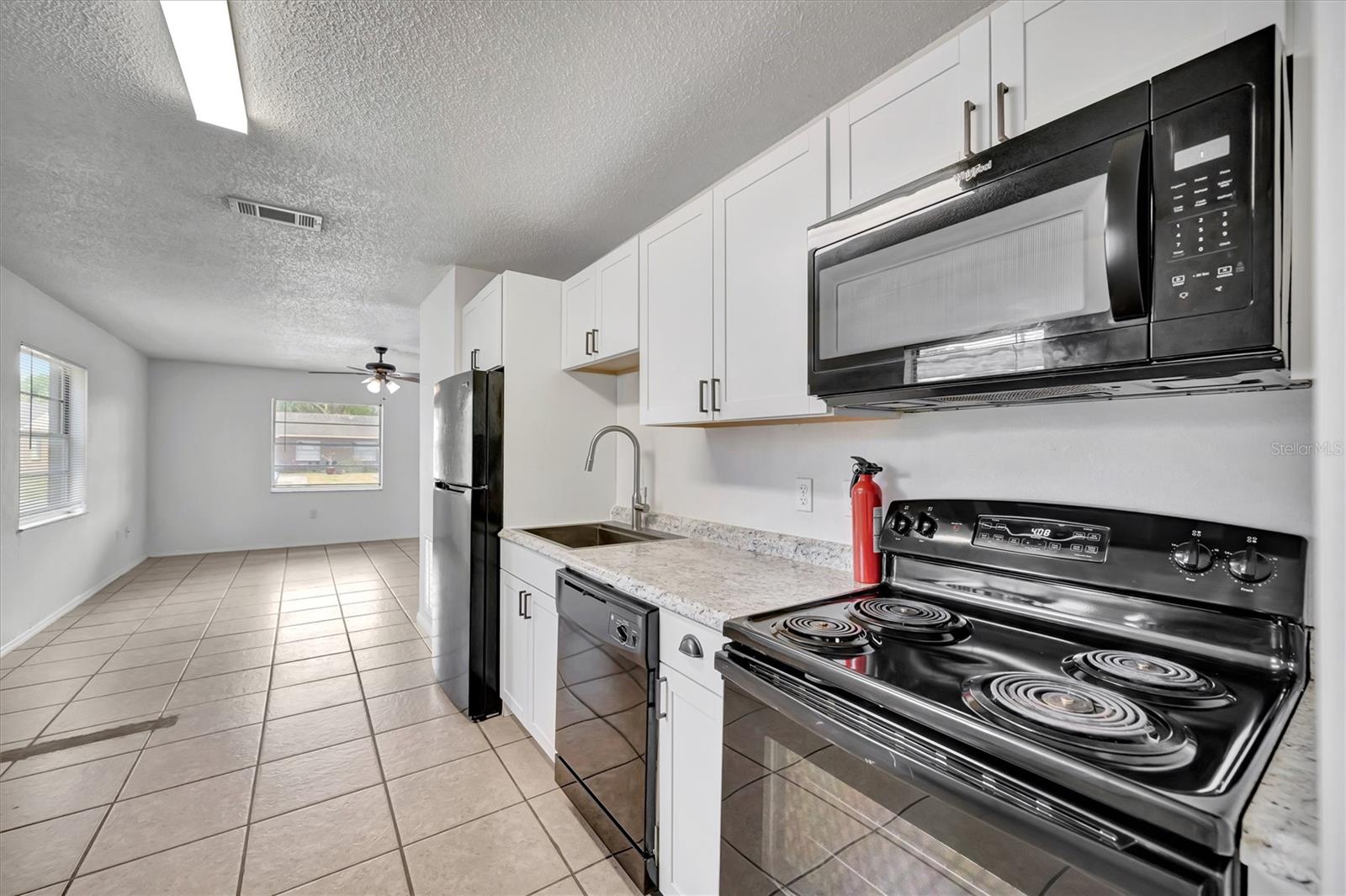 Listing photo id 32 for 416 40th Street E