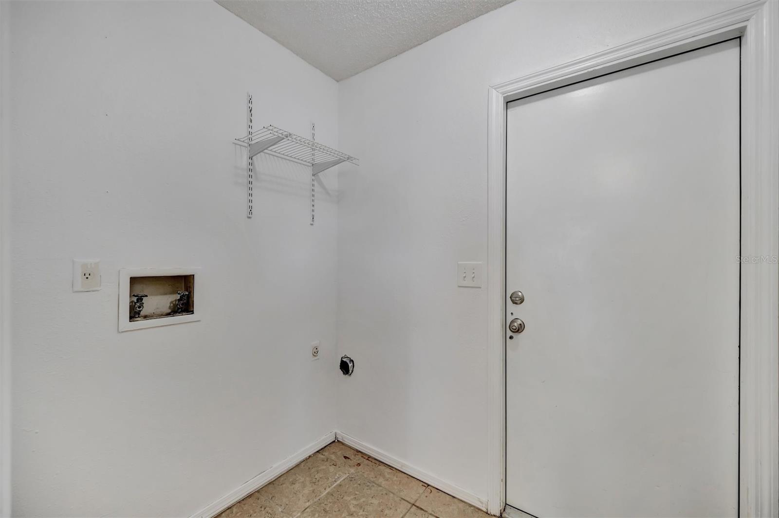 Listing photo id 33 for 416 40th Street E