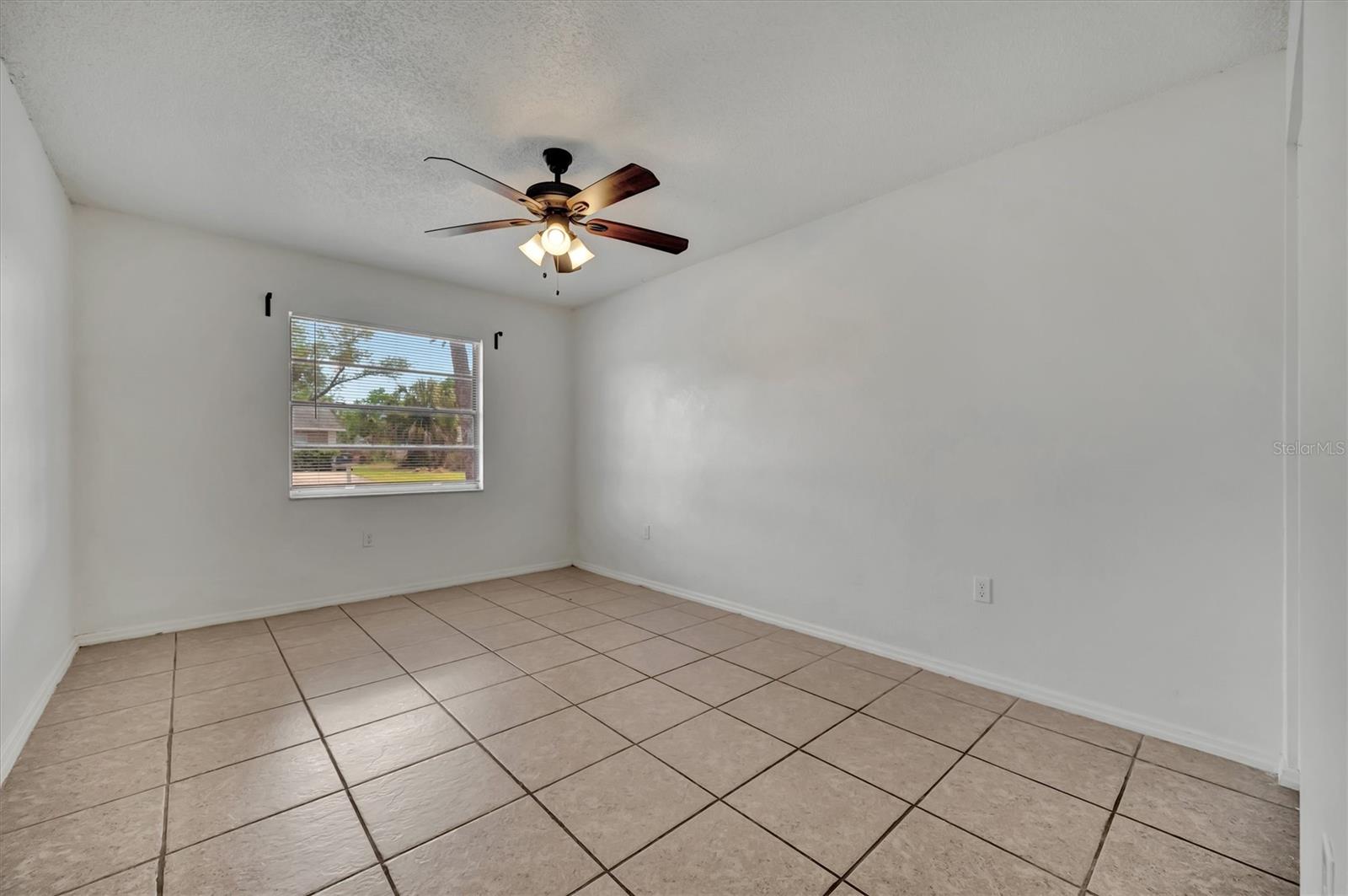 Listing photo id 36 for 416 40th Street E