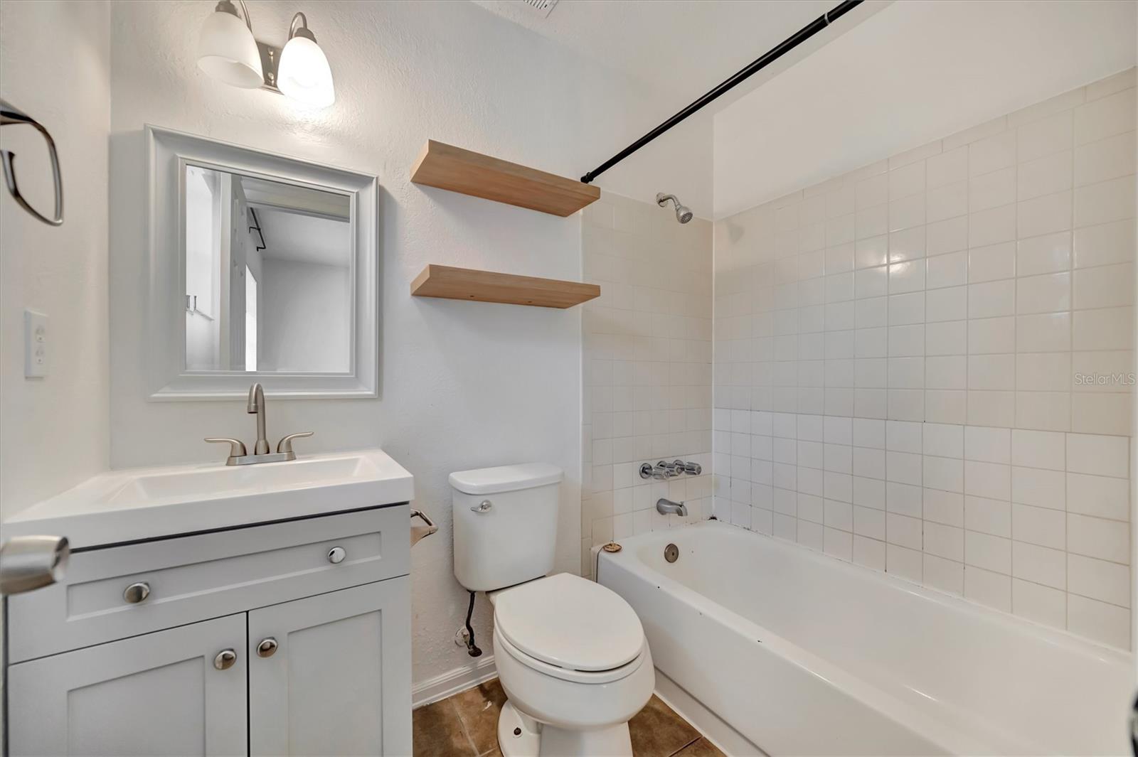 Listing photo id 40 for 416 40th Street E