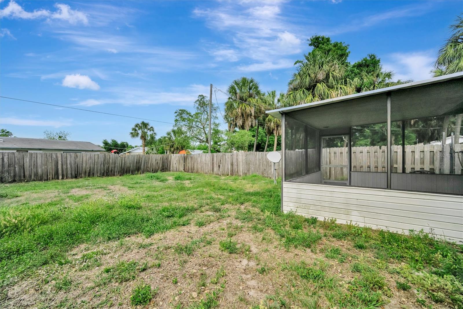 Listing photo id 47 for 416 40th Street E