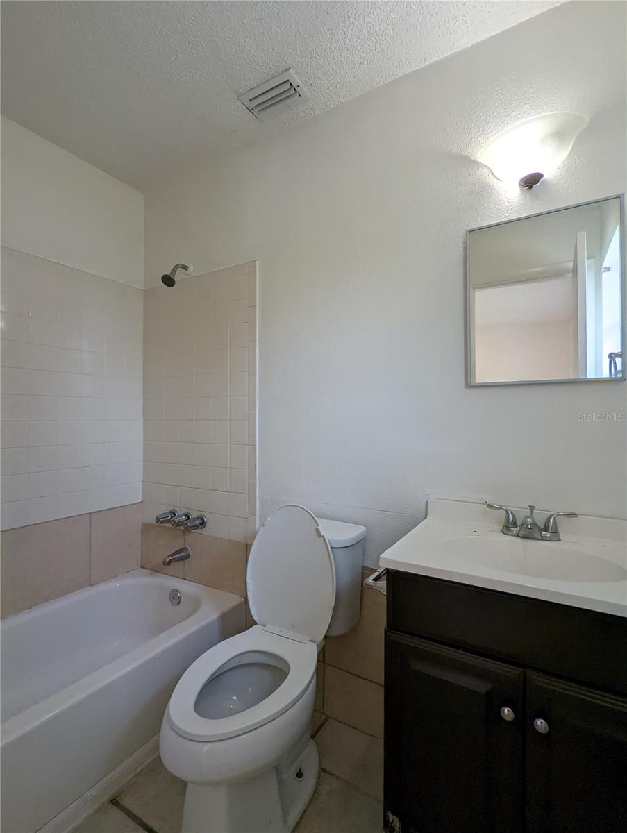 Listing photo id 55 for 416 40th Street E