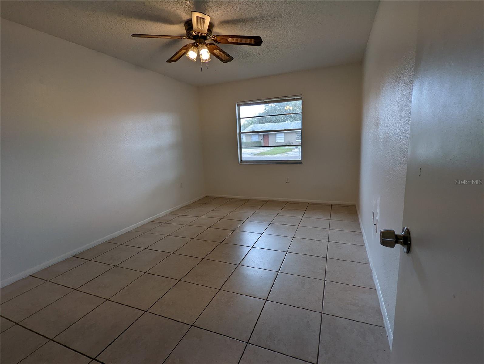 Listing photo id 60 for 416 40th Street E