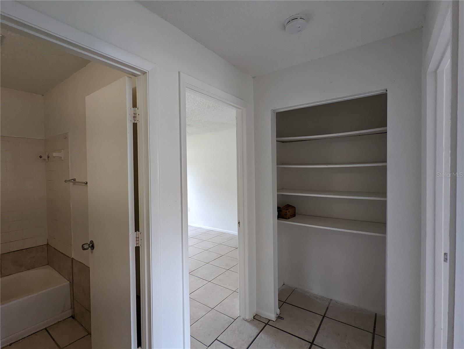 Listing photo id 62 for 416 40th Street E