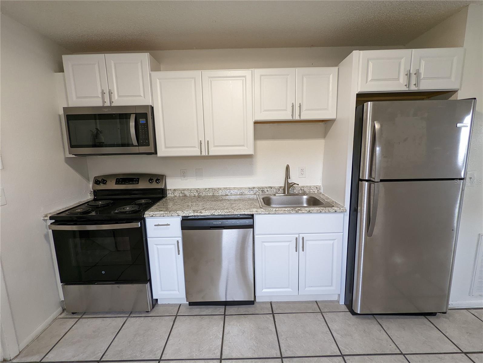 Listing photo id 64 for 416 40th Street E