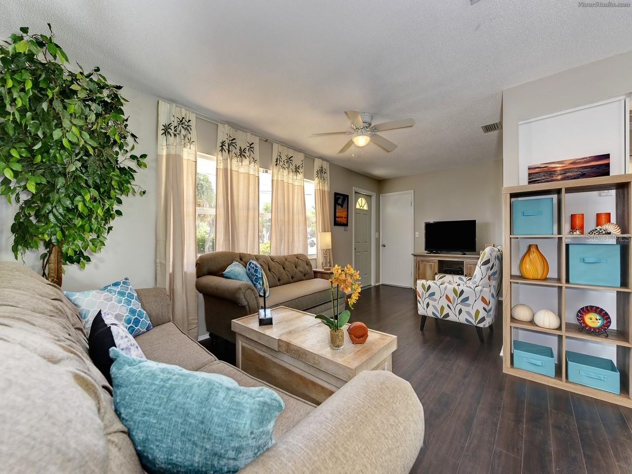 Image 5 of 24 For 301 Avenida Madera  B