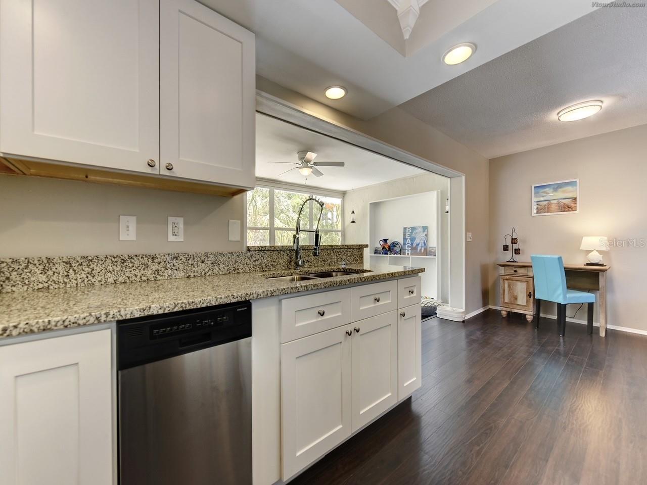 Image 9 of 24 For 301 Avenida Madera  B