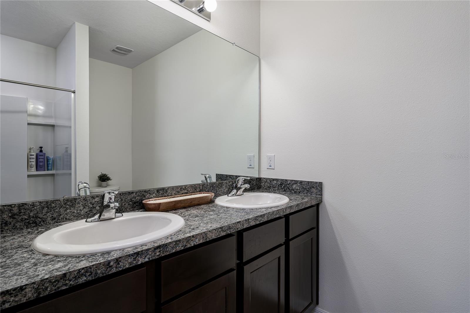 Image 16 of 35 For 4628 Lindever Lane