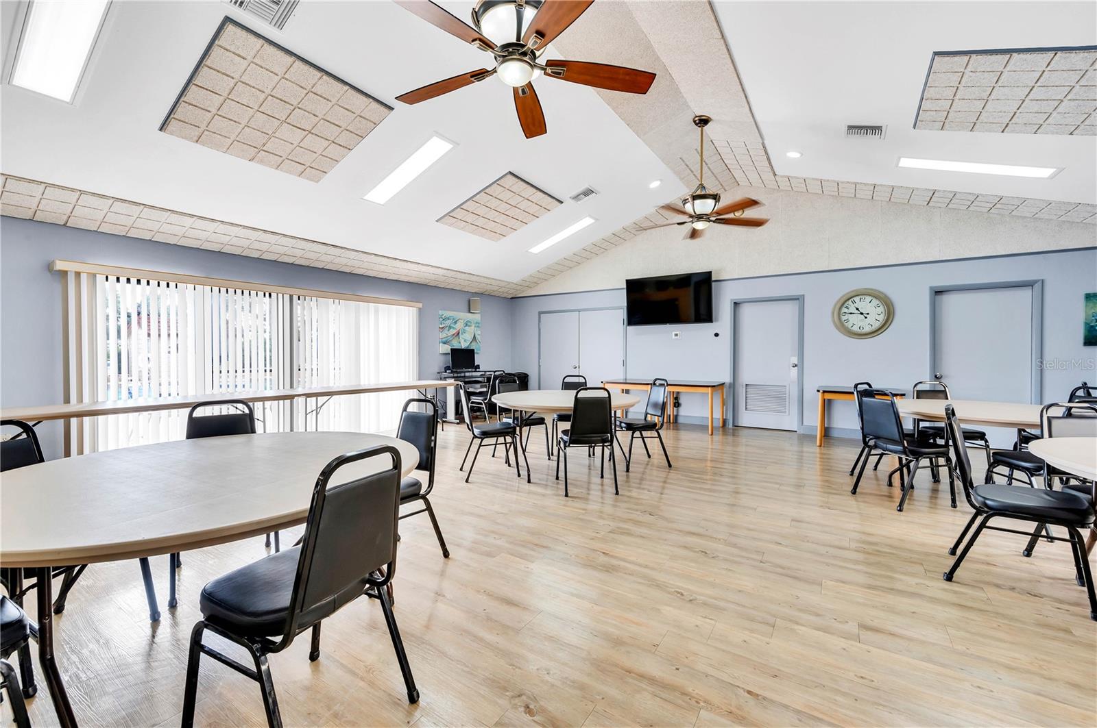 Image 20 of 23 For 21405 Olean Boulevard 224