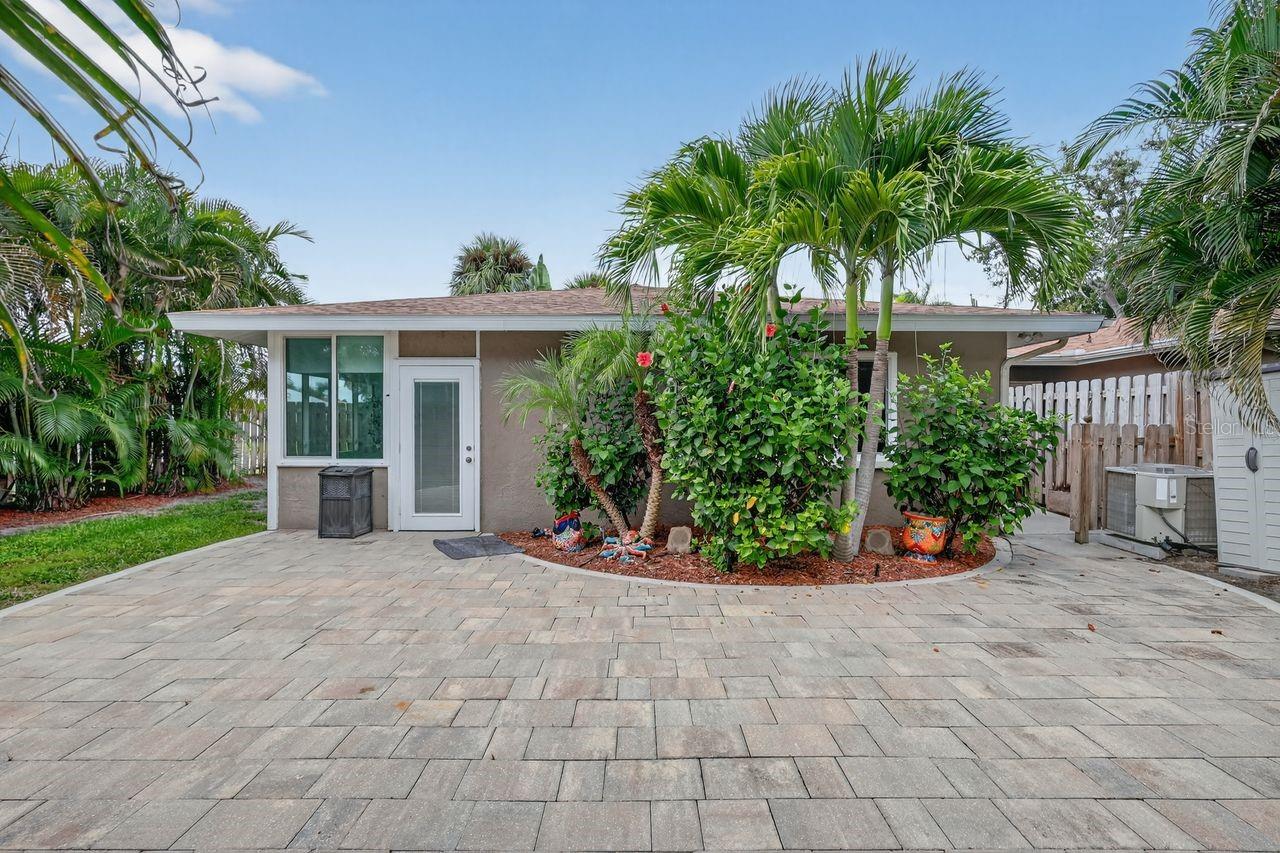 Image 32 of 67 For 1884 Southpointe Drive