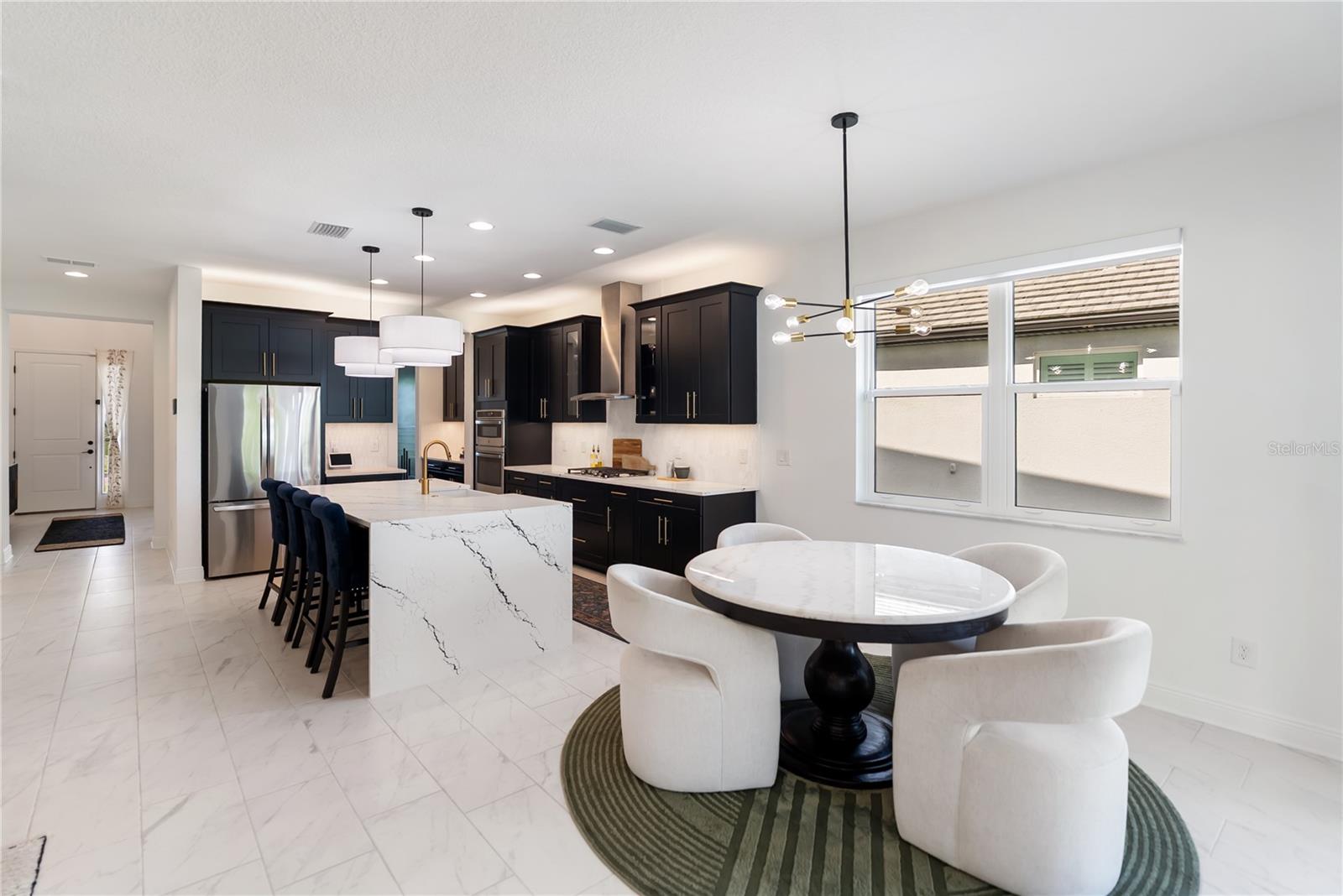 Image 12 of 75 For 17510 Savory Mist Circle