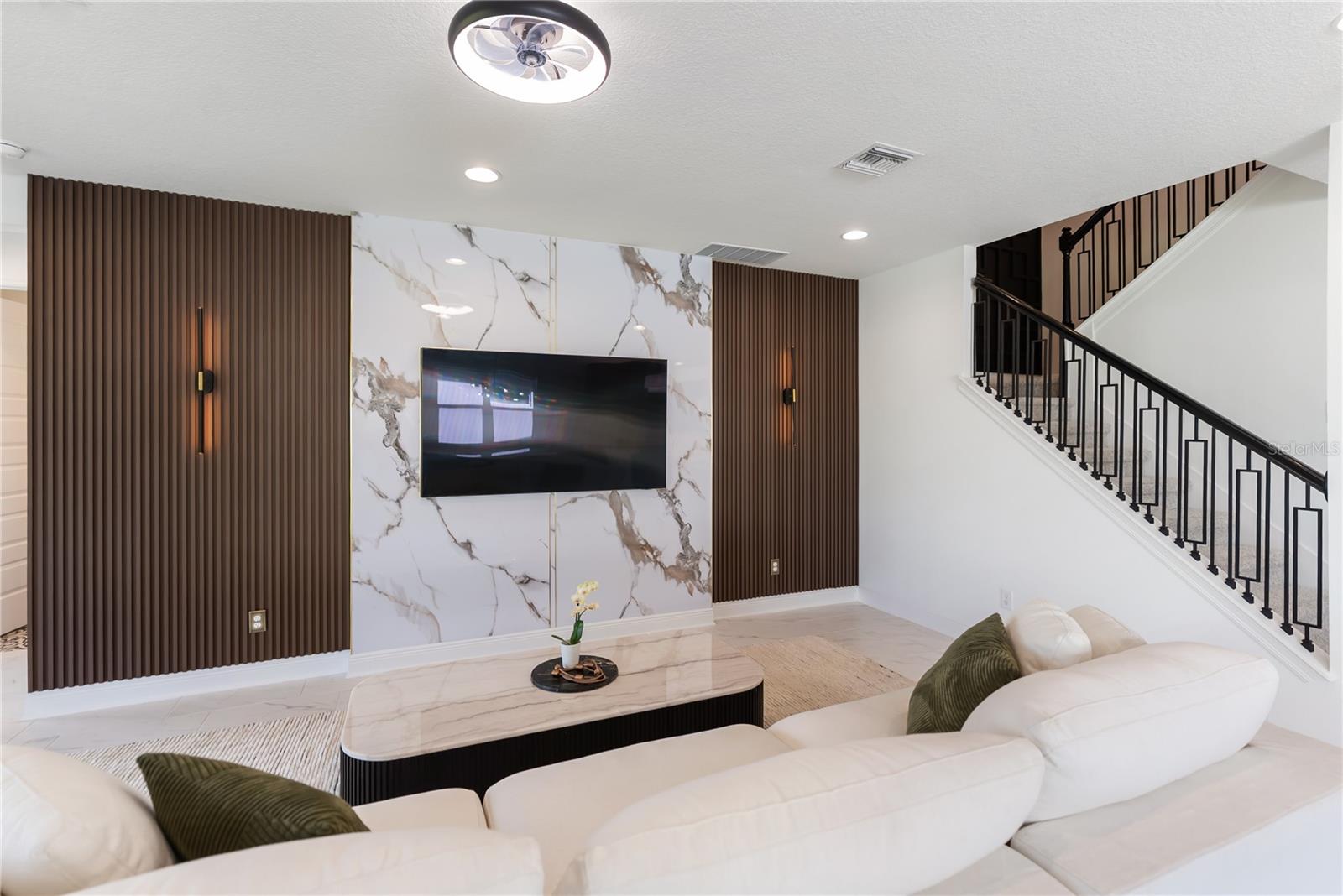 Image 14 of 75 For 17510 Savory Mist Circle