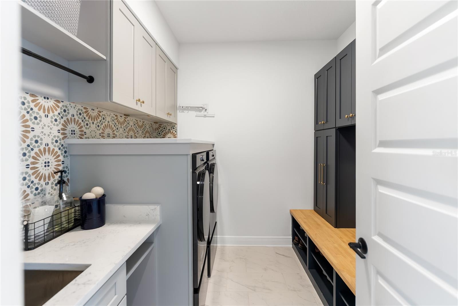 Image 22 of 75 For 17510 Savory Mist Circle