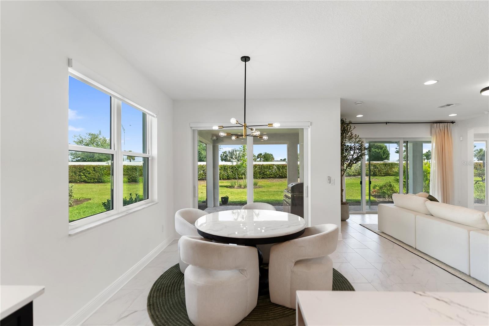 Image 25 of 75 For 17510 Savory Mist Circle