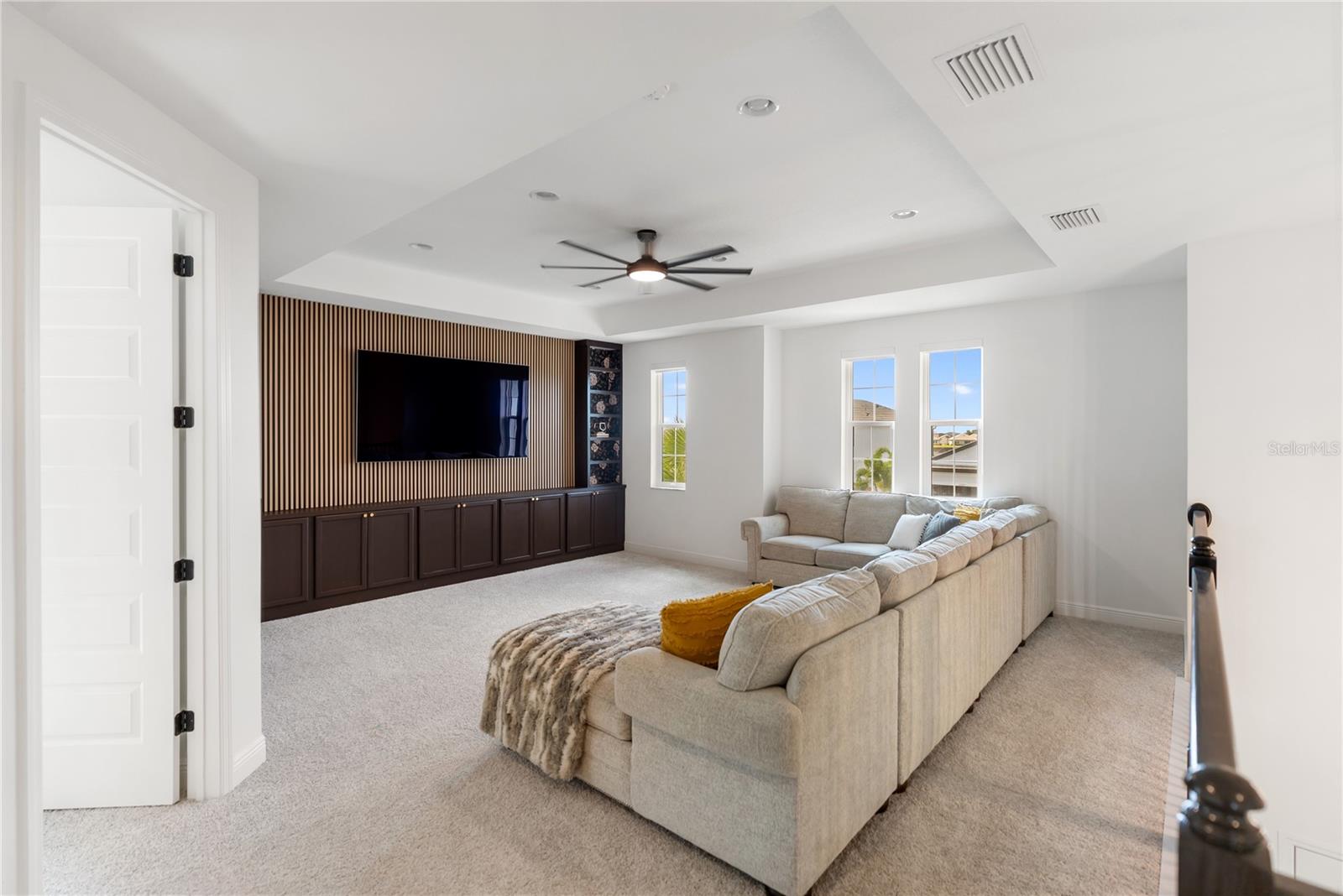 Image 28 of 75 For 17510 Savory Mist Circle