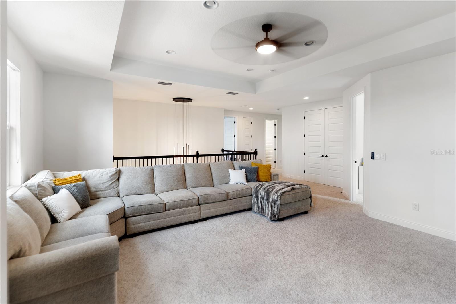 Image 30 of 75 For 17510 Savory Mist Circle