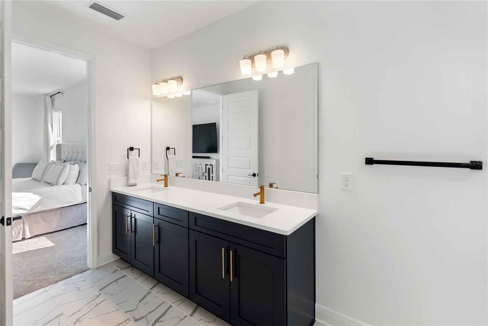 Image 35 of 75 For 17510 Savory Mist Circle