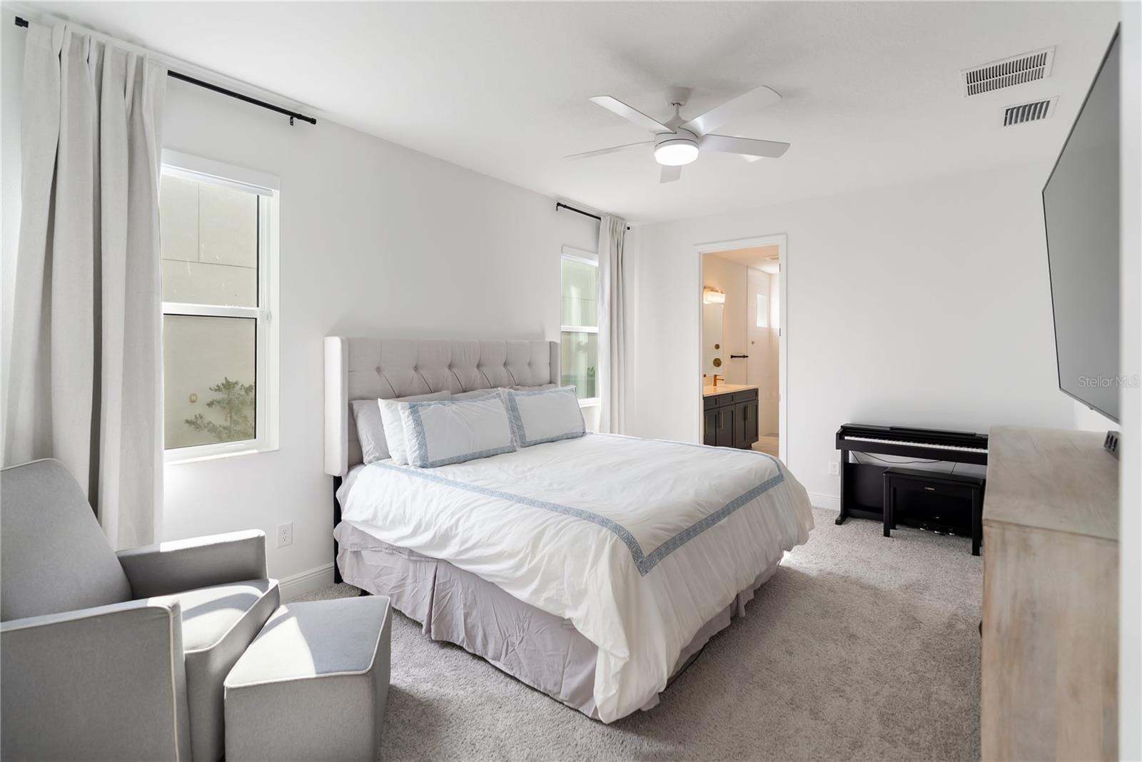 Image 36 of 75 For 17510 Savory Mist Circle