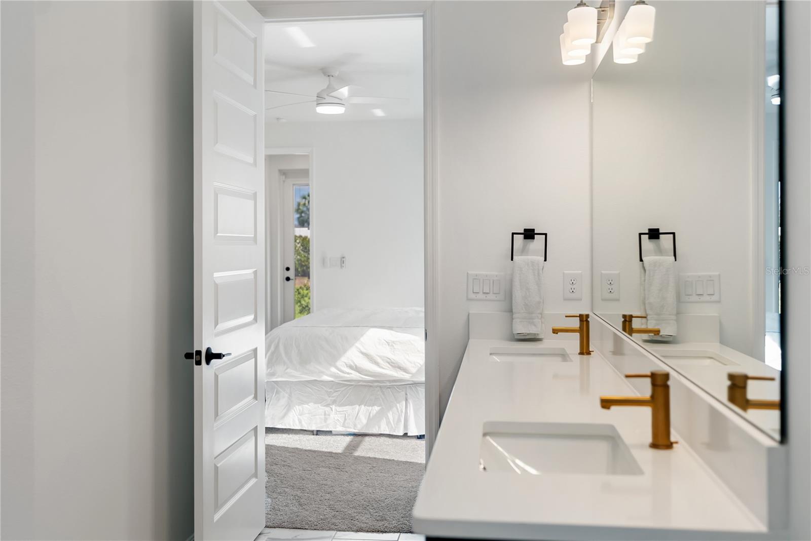 Image 37 of 75 For 17510 Savory Mist Circle