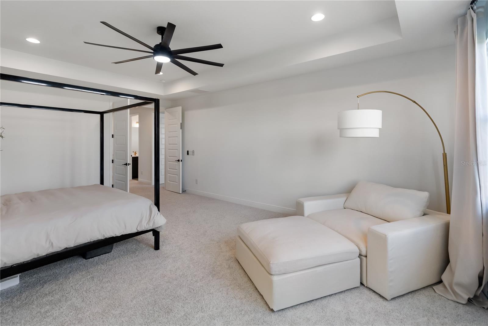 Image 42 of 75 For 17510 Savory Mist Circle