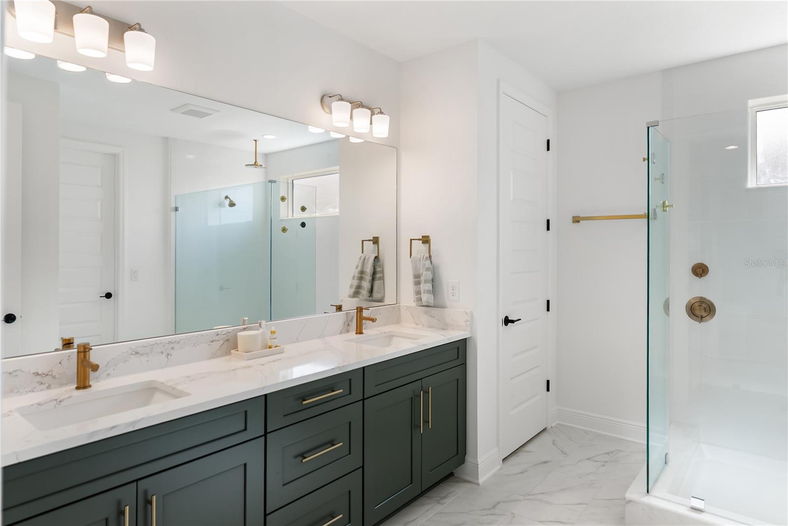 Image 43 of 75 For 17510 Savory Mist Circle