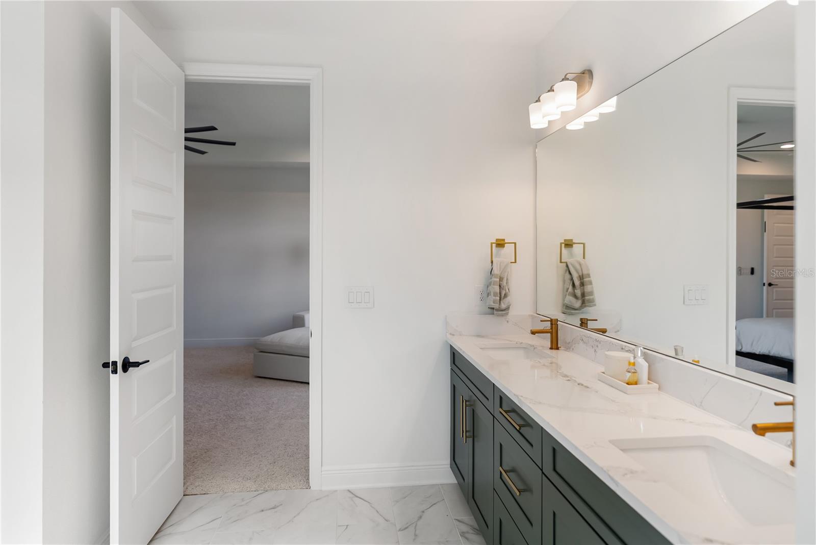 Image 44 of 75 For 17510 Savory Mist Circle