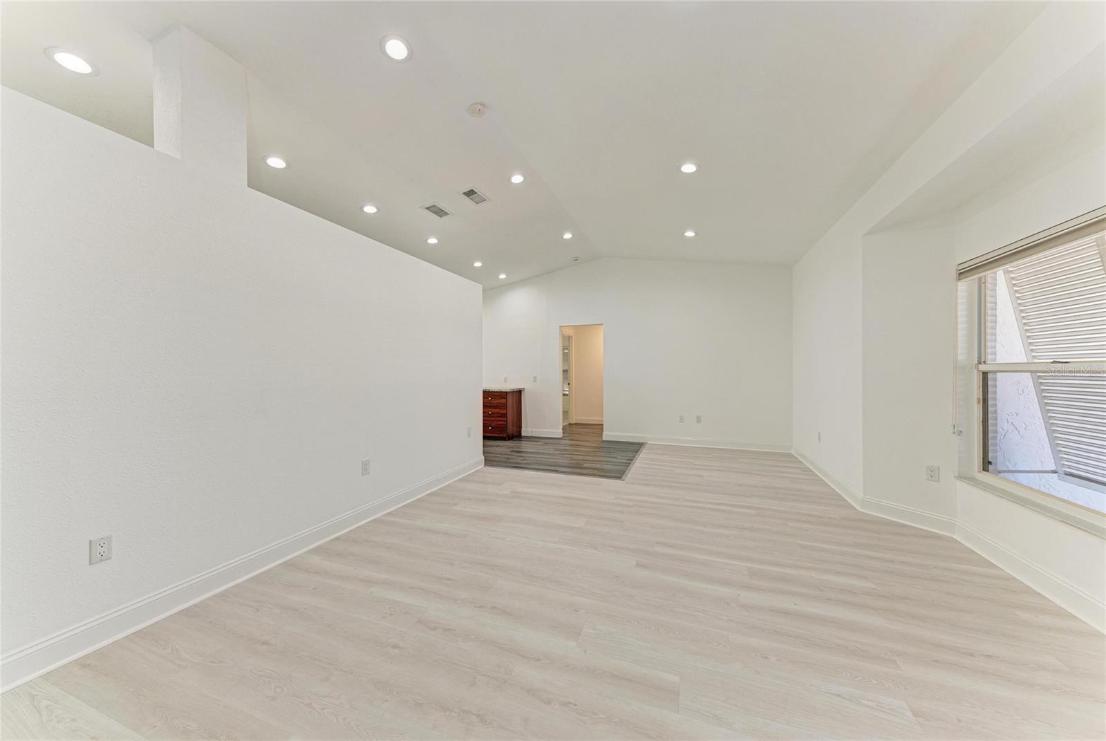 Image 11 of 59 For 6315 4th Avenue Nw