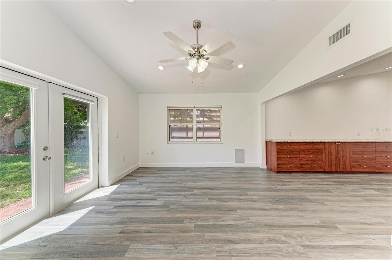 Image 21 of 59 For 6315 4th Avenue Nw