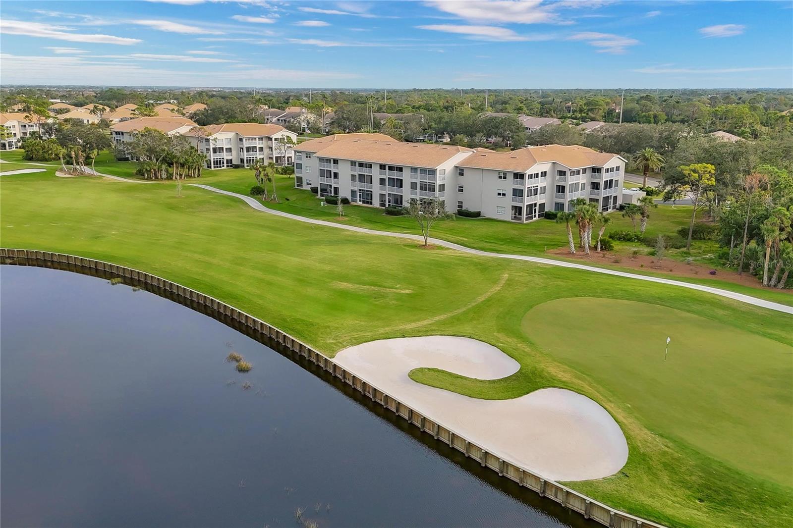 Image 31 of 58 For 9610 Club South Circle # 4207