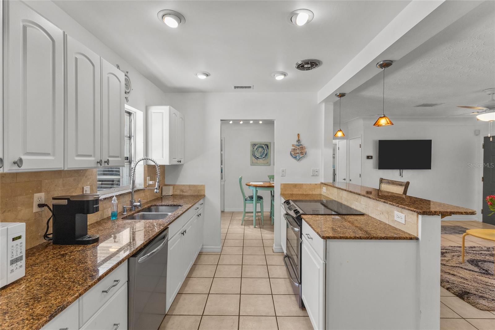 Image 13 of 40 For 2082 Orchid Street