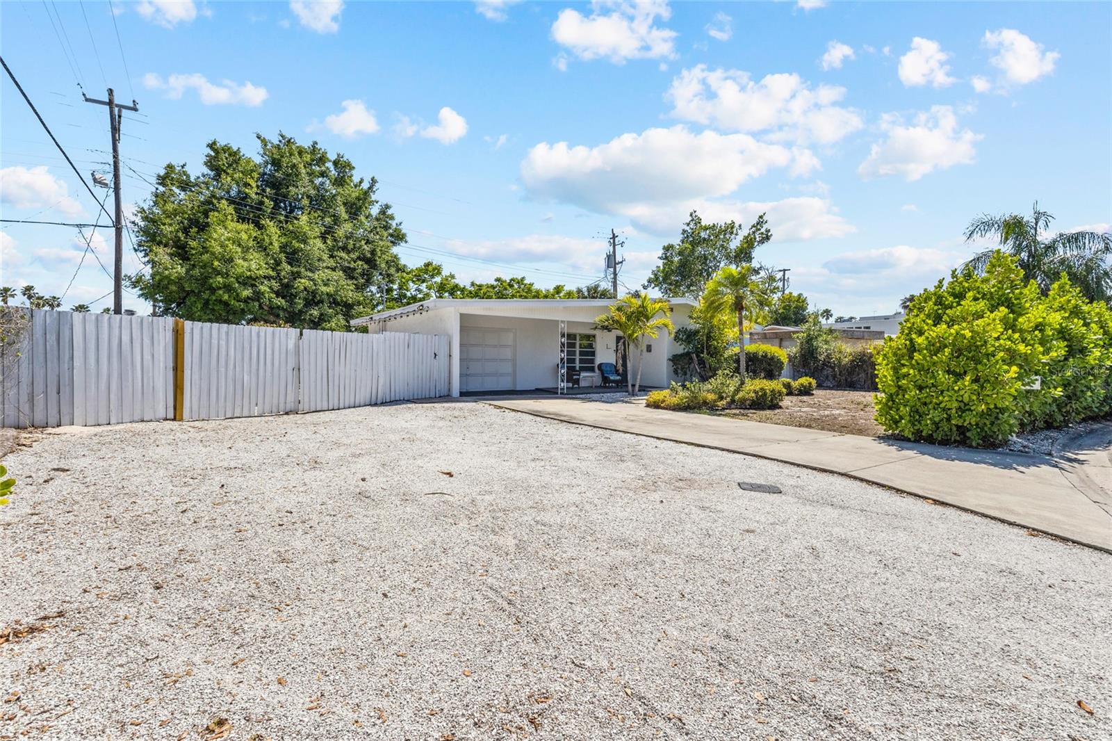 Image 3 of 40 For 2082 Orchid Street