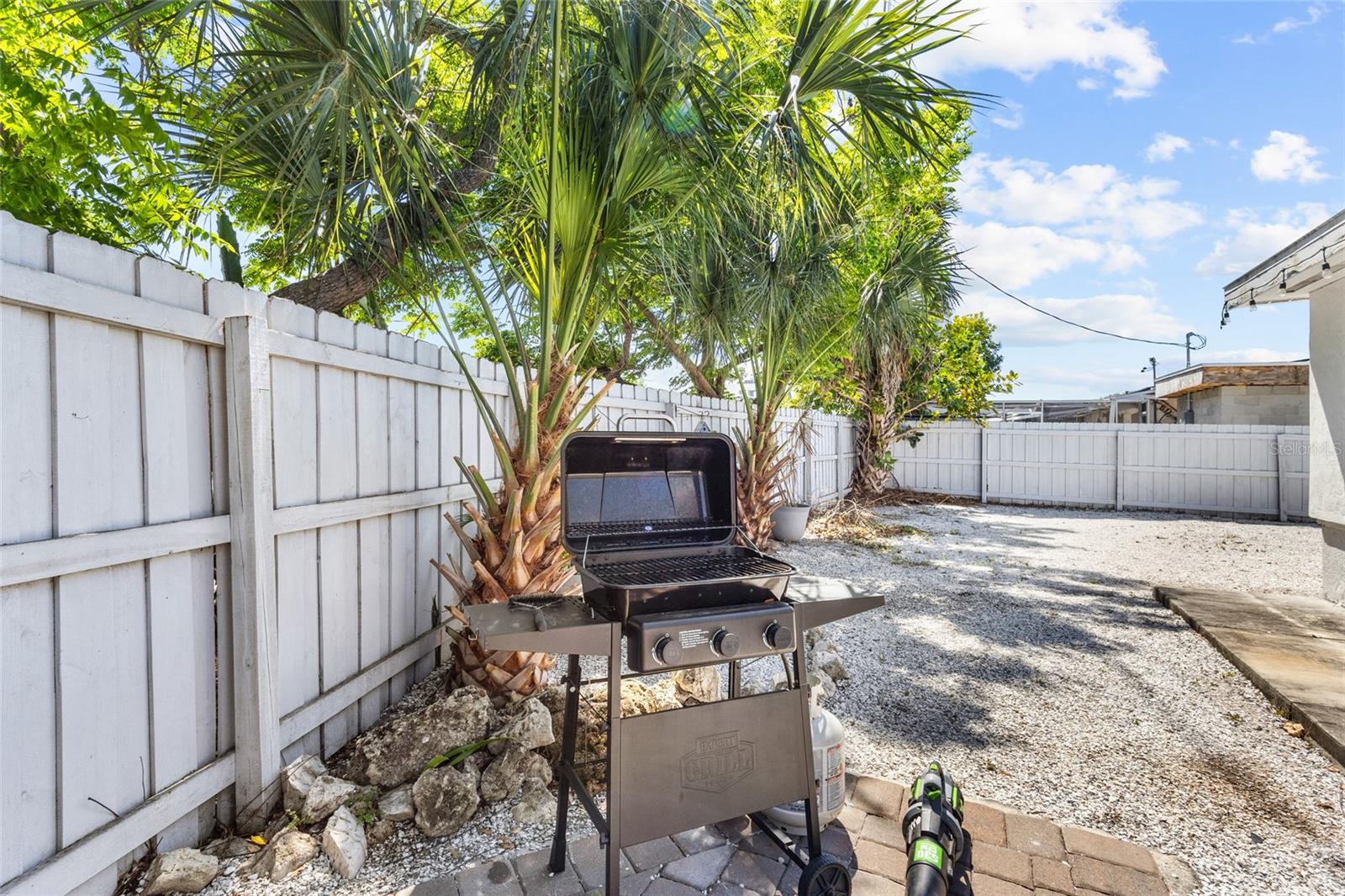 Image 32 of 40 For 2082 Orchid Street