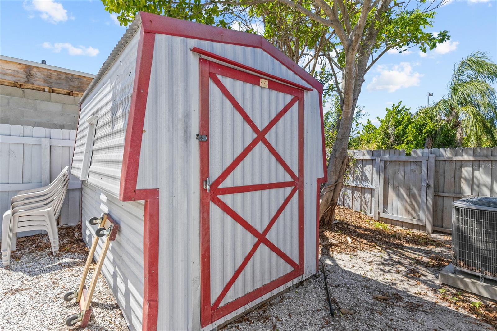 Image 33 of 40 For 2082 Orchid Street