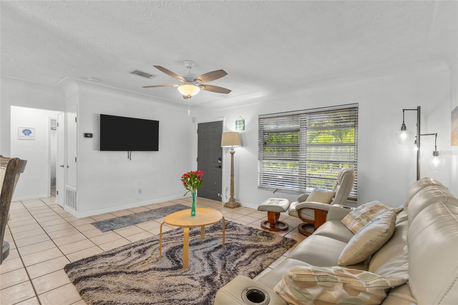 Image 7 of 40 For 2082 Orchid Street