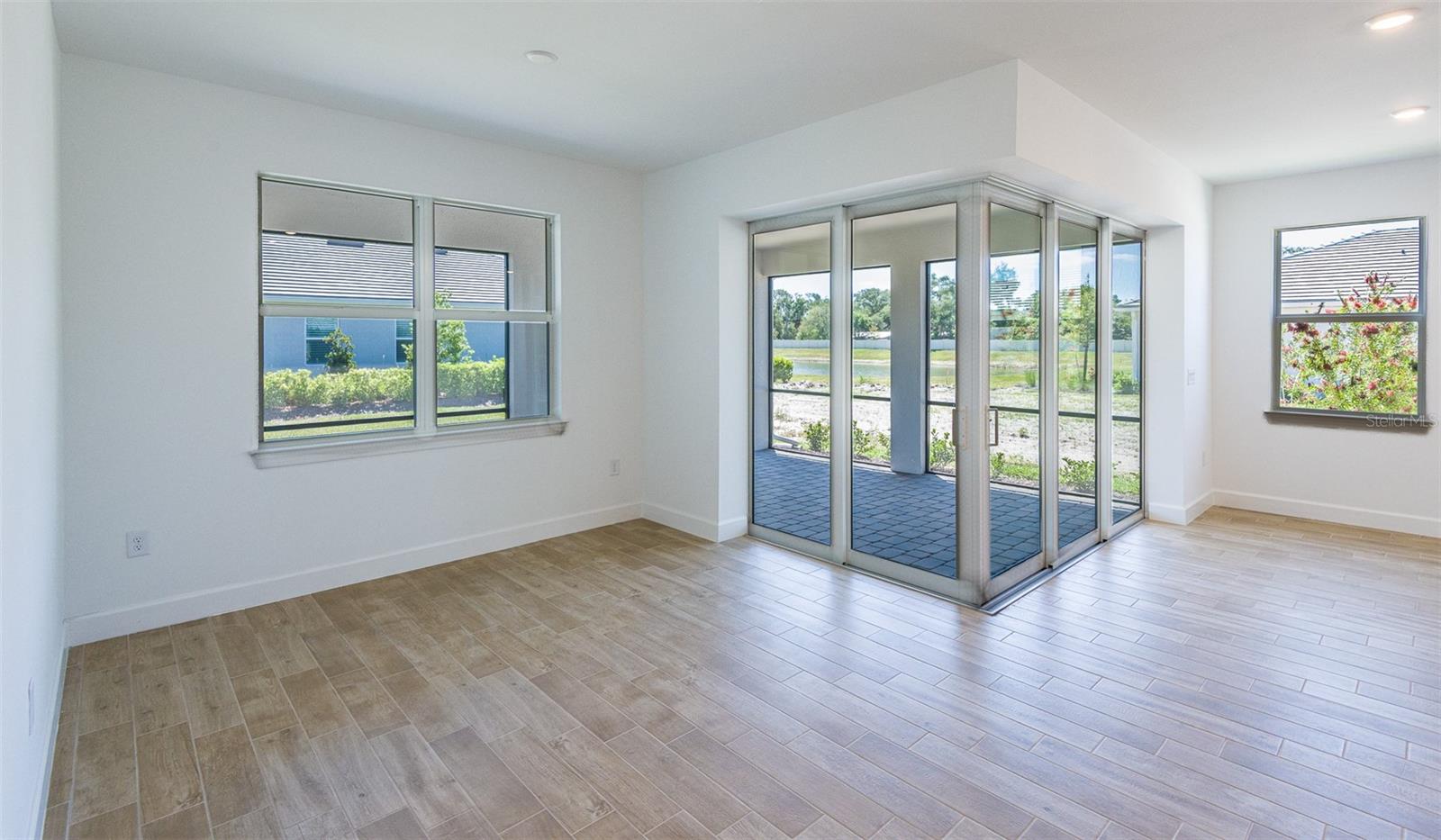 Image 14 of 26 For 6957 Honeybell Drive